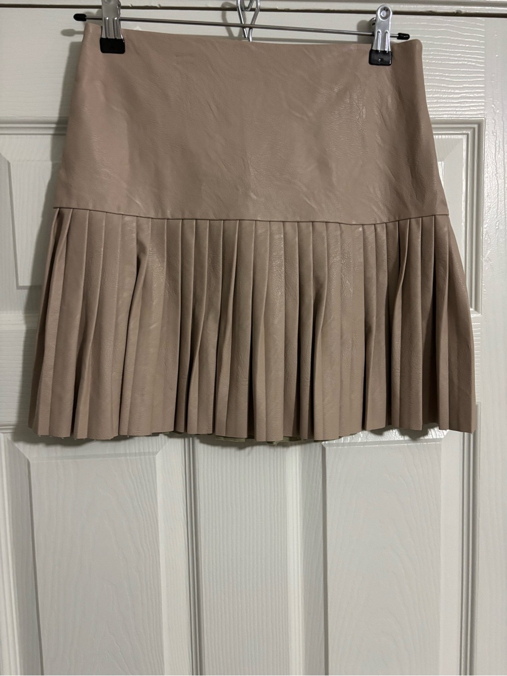 NWT Venti 6 Blu Spero Beige Faux Leather Pleated Mini Skirt